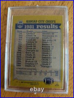 1982 Topps #109 Kansas City Chiefs 1981 Team Leaders Signed By Joe Delaney+3
