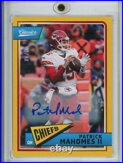 2018 Classics PATRICK MAHOMES #49 2nd Year Gold Auto /10 Kansas City Chiefs