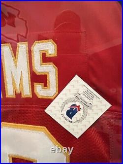 Damien Williams Signed Kansas City Chiefs Jersey (Beckett) embroidered, framed