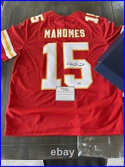 PATRICK MAHOMES Autographed Kansas City Chiefs Red Nike Limited Jersey FANATICS