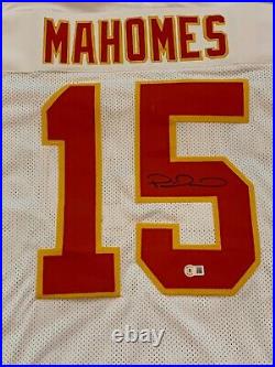 Patrick Mahomes II Signed Kansas City Chiefs WHITE Jersey Beckett (Z)