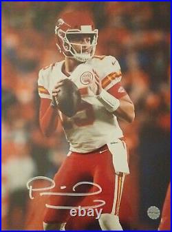 Patrick Mahomes Signed Autographed 8x10 Photo Kansas City Chiefs Coa