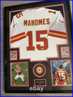 Patrick Mahomes Signed Framed Kansas City Chiefs Jersey Withbeckett COA