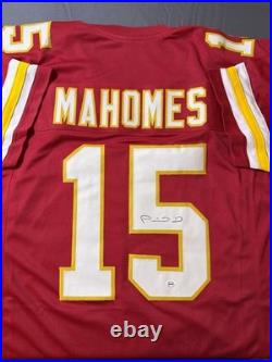 Signed Kansas City Chiefs Patrick Mahomes Autographed Jersey withCOA Signed Kansas City Chiefs Patrick Mahomes Autographed Jersey withCOA