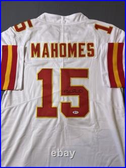 Signed Kansas City Chiefs Patrick Mahomes Autographed Jersey withCOA